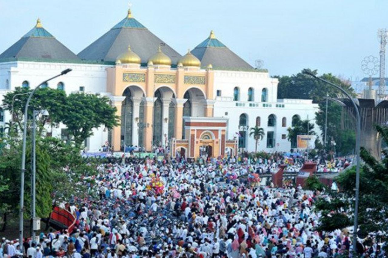 COVID-19 Zone Rouge, Palembang Grande Mosquée Limite Jemaah Salat Eid Seulement 1000 Personnes