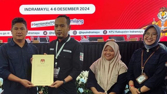 Vantage de Petahna Nina Agustina, le juge Lucky a remporté les élections d’Indramayu