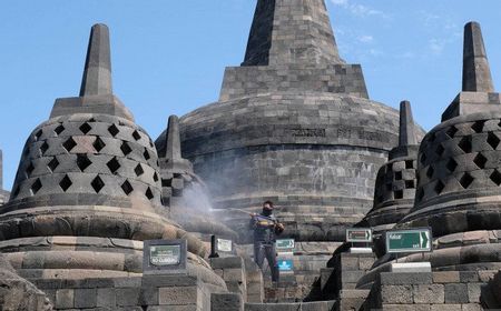 PT TWC Gelar Kajian Lapangan Kunjungan Wisata Naik Candi Borobudur