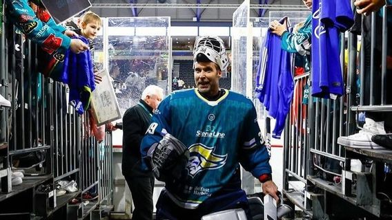 Former Chelsea Goalkeeper, Petr Cech, Continues Ice Hockey Career By Joining Belfast Giant