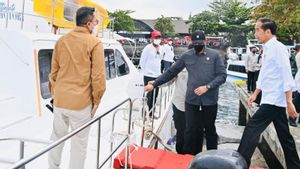 Tumpangi Kapal Motor, Jokowi Sambangi Bunaken Tinjau Pantai Malalayang 