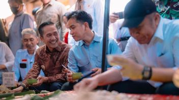 Visiting South Sumatra, Gibran Had Time To Eat Pempek With Walkot Palembang At 16 Ilir Market