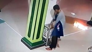 Terekam CCTV, Pencuri Kotak Amal di Masjid Hanya Tinggalkan Uang Receh