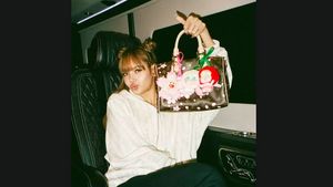 Lisa BLACKPINK Bawa Tren Baru, Usai Labubu Kini Pamer Boneka Crybaby