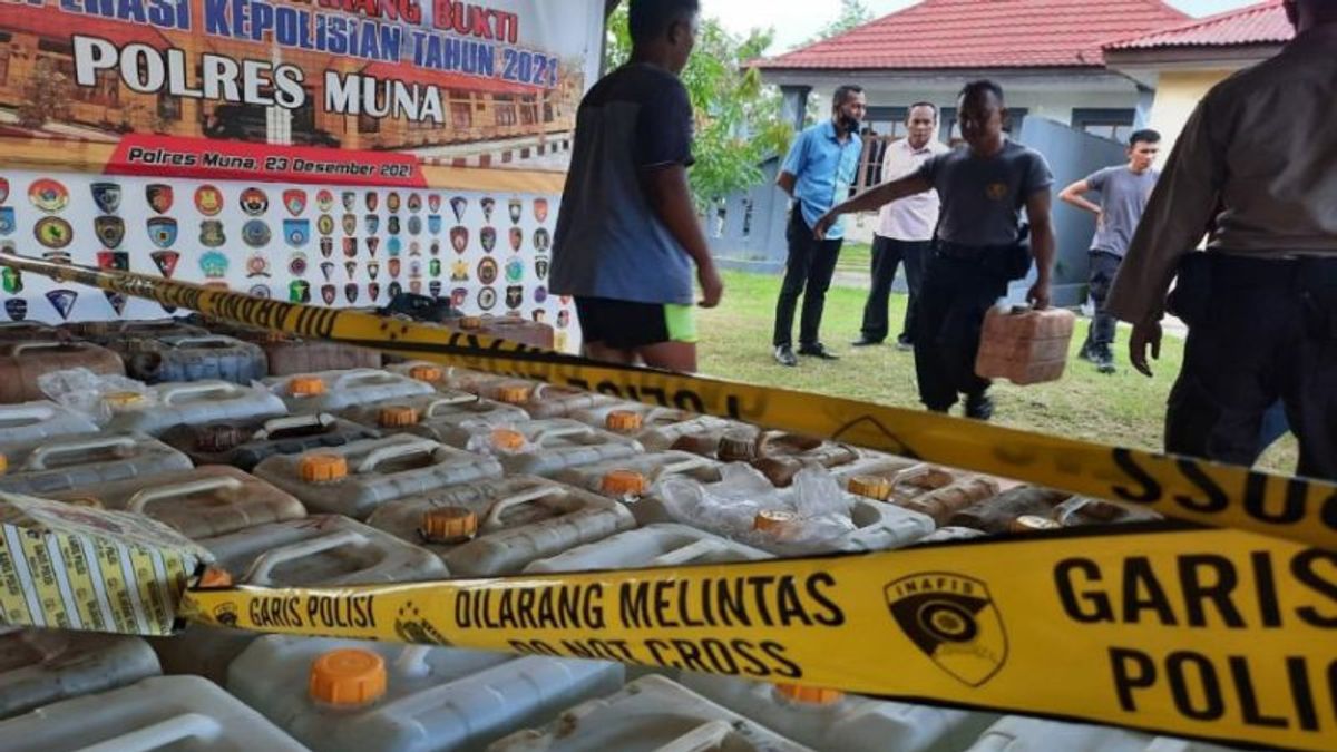 Polres Muna Sita 2,3 Ton Minuman Keras Tradisional