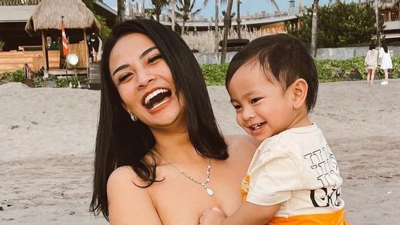 Dikabarkan Tutup Usia, Begini Potret Kenangan Vanessa Angel Bersama Putranya Tersayang