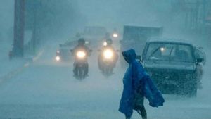 Waspadai Cuaca Senin 4 Desember, Hujan Badai Landa Beberapa Kota di Indonesia