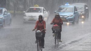 BMKG Ingatkan Potensi Hujan Lebat, Kilat, dan Angin Kencang Hari Ini