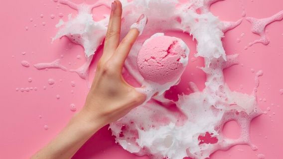 Cara Membersihkan Beauty Blender agar Tetap Higienis dan Tahan Lama