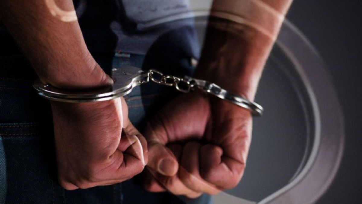 Recorded By CCTV, IRT In Kembangan Steals Employer's Money And Jewelry