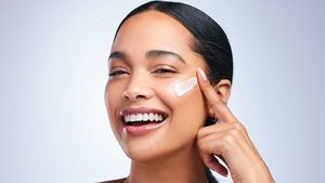 Takaran Skincare Rutin Sesuai Anjuran Dermatologis yang Harus Diketahui