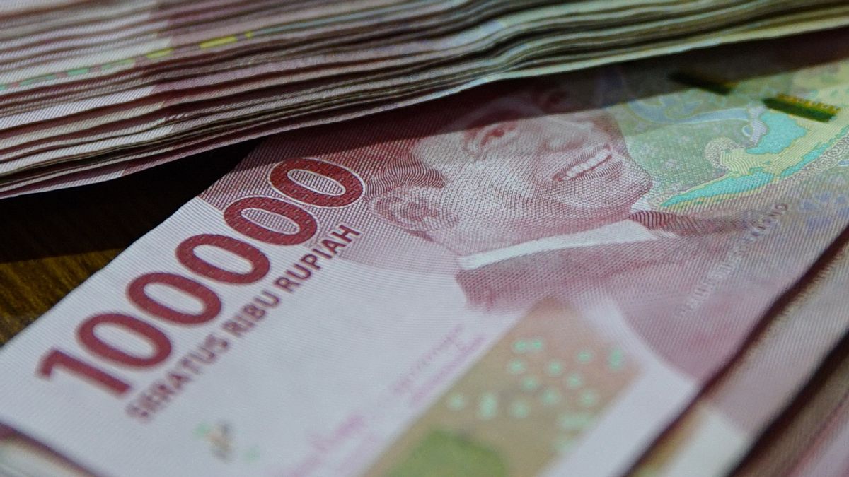 Monday Opened The Rupiah To Slightly Weaken By 5 Points To Rp14,225 Per US Dollar