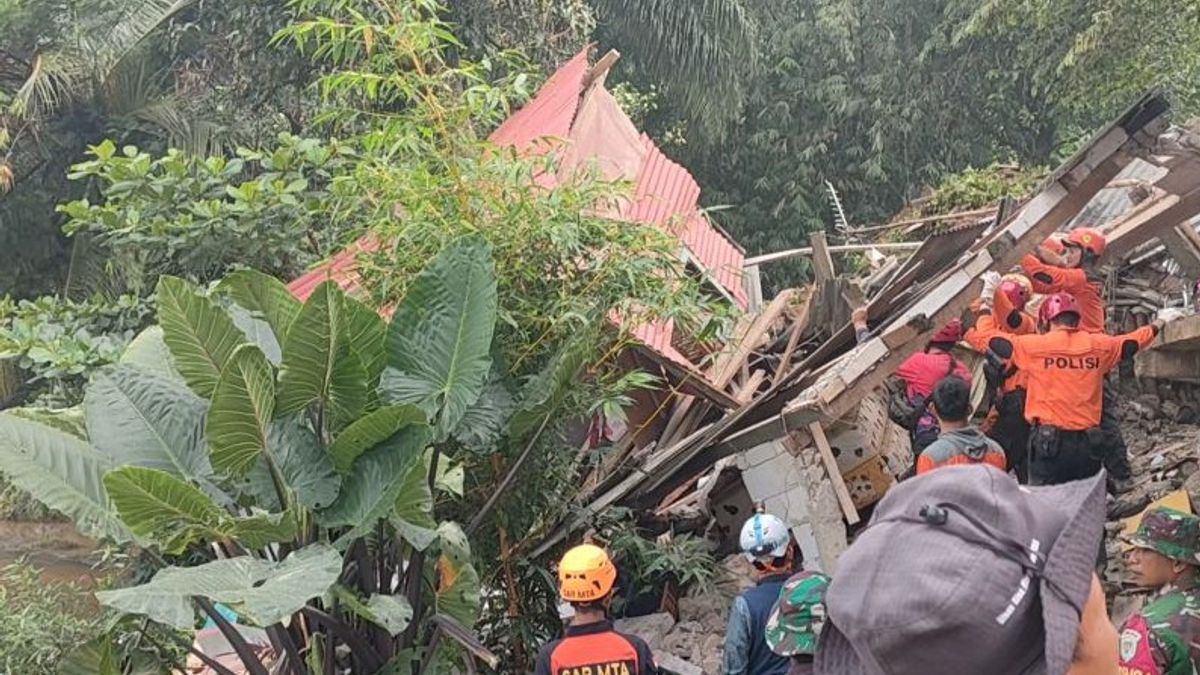 Empat Korban Longsor Tebing Rel KA di Empang Bogor Masih Dicari