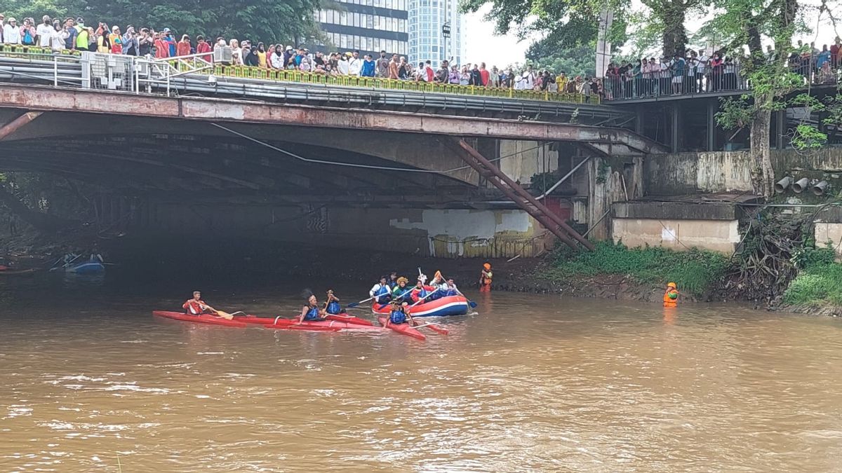 Pj Gubernur Heru Sebut Kali Ciliwung Tak Cuma Tanggulangi Banjir: Bisa untuk Olahraga-Hiburan  