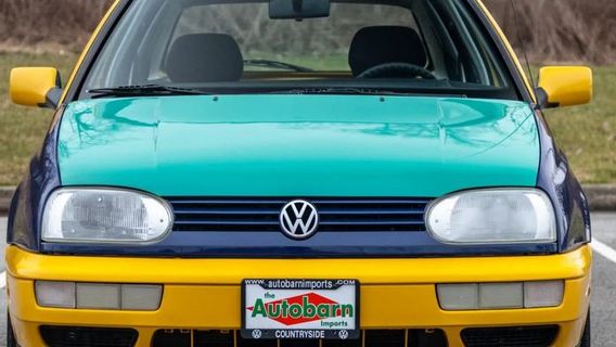 VW Golf Harlequin 1996 Dilelang, Tampil Unik dengan Bodi Beragam Warna