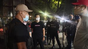 Patroli Polisi Makassar Pastikan Penerapan Jam Malam