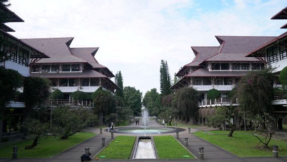 ミーム・プラボウォ・ジョコウィを容疑者として提出したITBの学生がCIDに拘束