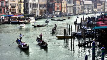 Venice Plans To Apply Entry Fees For Daily Tourists