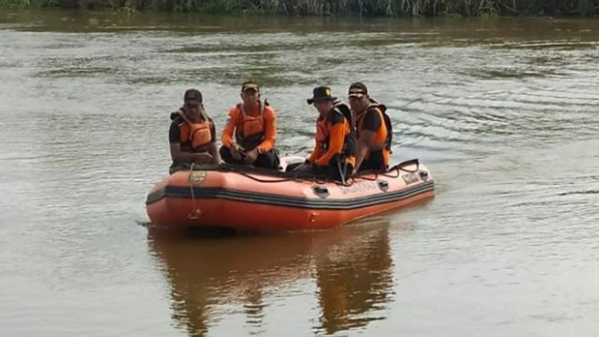 اليوم الثاني من البحث عن صبي يبلغ من العمر 11 عاما جره تيار نهر سياك ، سار تعد معدات الغوص
