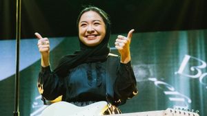 Bernadya Wears Head Closures For The First Time Manggung In Banda Aceh