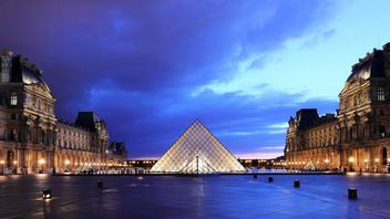 Kebocoran Air di Museum Louvre Paris Merusak Ratusan Buku Koleksi Departemen Barang Antik Mesir