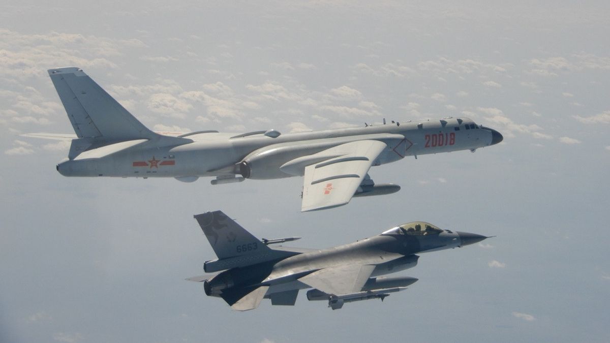中国在防空识别区拦截39架战斗机和轰炸机，台湾部署战斗机和导弹系统