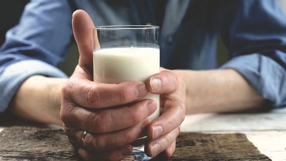 耳を傾けることは必須です!これは牛乳で飲むことができない種類の薬です