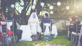 Wedding Vendors Offer Receptions With COVID-19 Protocols
