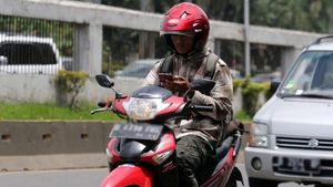 Tekan Angka Kecelakaan, Polisi Perketat Pengemudi Kendaraan Main HP di Kepri