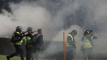 警察:スタジアムの催涙ガスはもう使用されない