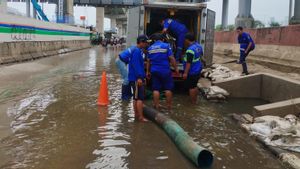 Jalan RE Martadinata Terendam Banjir, Petugas Kerahkan 10 Unit Pompa