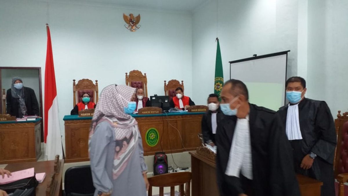 Tanjungpinang DPRD Member Rini Pratiwi Sued 1 Year In Prison For Fake Diploma Case