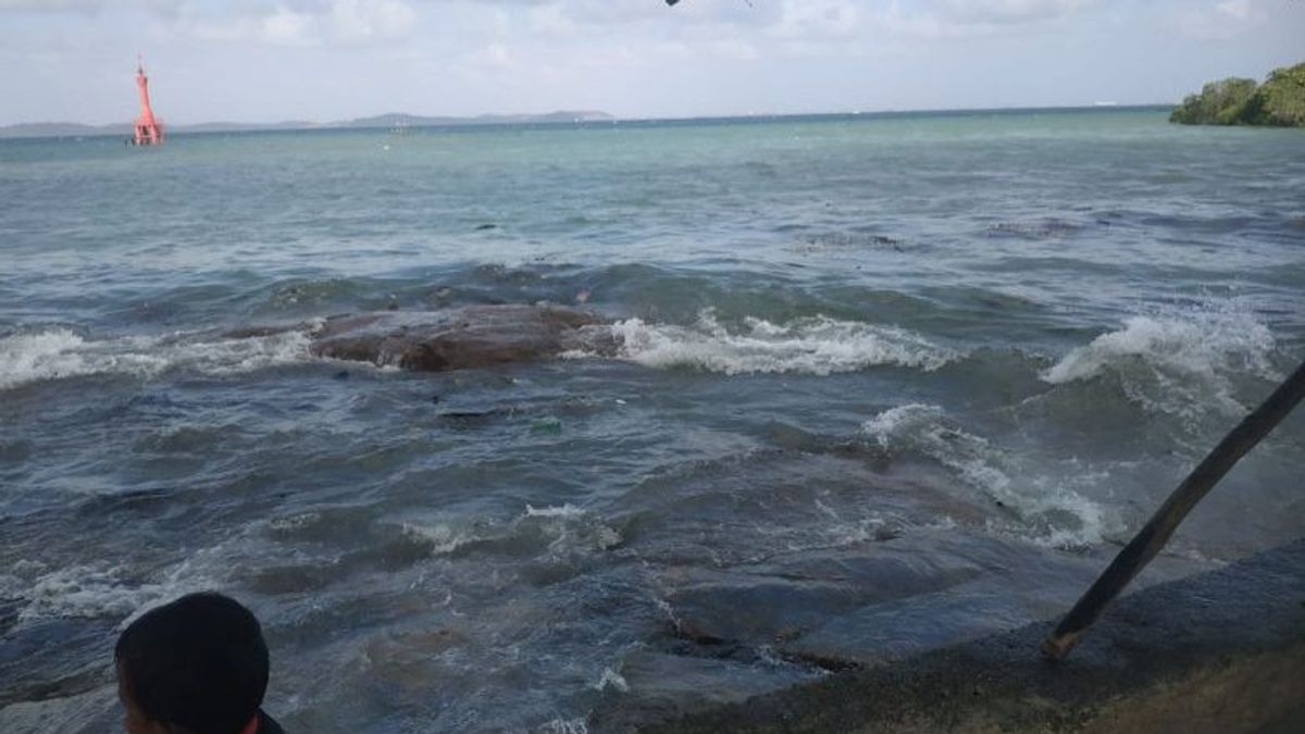 Oil Spill Pollutes Sasah-Bintan Bay Waters