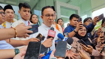 Anies Baswedan Criticizes Students Sentenced To Study On The Floor