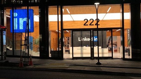 LinkedIn Says Having Multiple Besties Is Not the Best Choice for Finding a Job