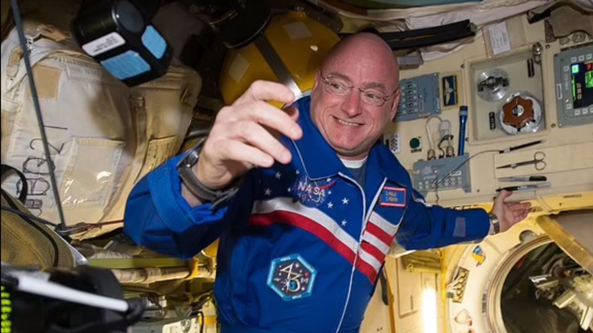 رائد فضاء سابق في ناسا يشرح أهمية استكشاف الفضاء للجيل Z