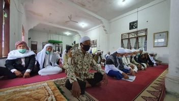 Utilisez La Méthode De Qamariyah Reckoning, Jemaah Tarekat Naqsabandiyah à Medan, Deli Serdang First Idulfitri