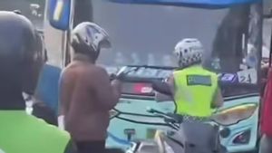 Pemotor Asal Bekasi Tewas Terlindas Bus PO Berlian Jaya di Kebun Jeruk