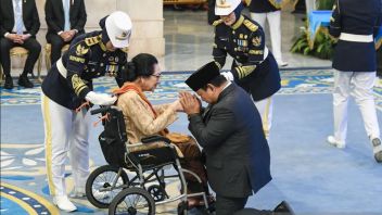 ar Soeharto, un expert en communication, est le droit parce qu'il a beaucoup construit