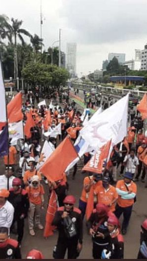 Buruh Gelar Demo di Depan DPR Tolak Omnibus Law, Seruan 'Tangkap Bahlil' Menggema