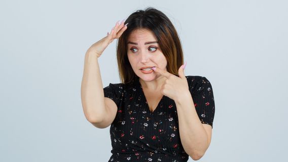 Masih Sering Sinis dan Berpikir Negatif? Ini Alasan Kenapa Perlu Dikurangi Segera