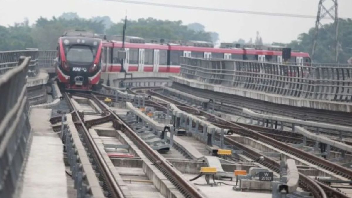 Had Been Disturbed By The Impact Of The Rob Flood, Now The Tanjung Priok KRL Is Able To Pass