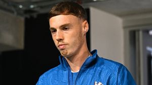 Tosin Adarabioyo Mendukung Cole Palmer yang Tengah Dikritik