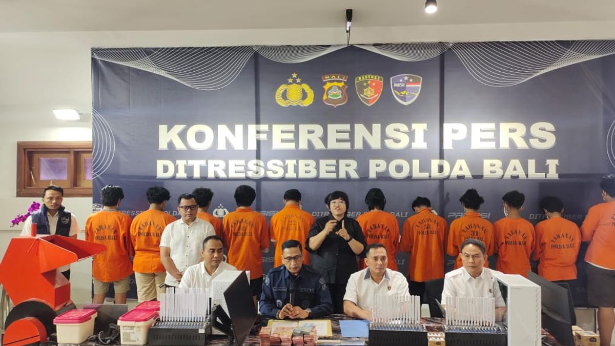 La police de Bali arrête des dizaines d’auteurs de vol de données personnelles à des entreprises de cartes premières illégales