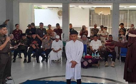 Terlibat Hubungan Sesama Jenis, 2 Pria Dihukum Cambuk di Banda Aceh