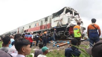 KA Malioboro Ekspres Tabrakan dengan 7 Motor di Magetan, 4 Orang Tewas