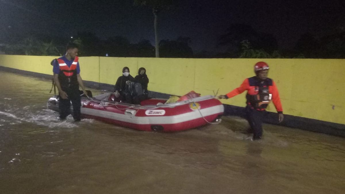 Water In The Cisadane River Overflows, Hundreds Of Houses In Serpong Are Submerged By 60 Cm