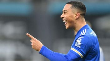 Madrid And Barca Ready To Fight For Leicester's Midfielder Youri Tielemans