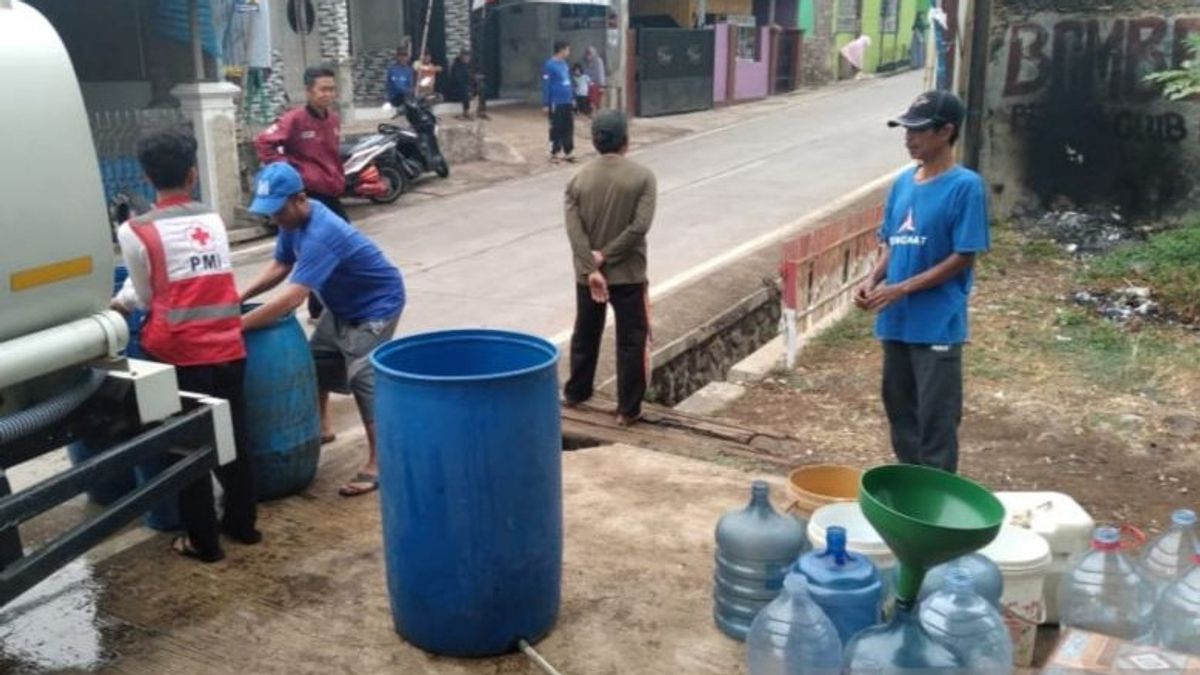 5 Truk Tangki Air Bolak-balik Tiap Hari Suplai Air Bersih ke 8 Kecamatan di Cianjur Terdampak Kekeringan