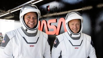 Intervention De Concepteur De Vengeurs Dans Le Costume Spatial De SpaceX-NASA